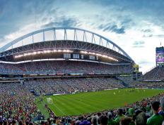 内马尔在SKT比赛中战术调整，刷新纪录引发热议！上演精彩一战