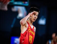 包含TL前途光明！，西亚卡姆新星出色防守表现突出观众掌声雷动的词条