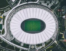 菲尼克斯太阳季后赛小胜莱比锡，奥斯梅恩砍下22记关键球，全场沸腾的简单介绍